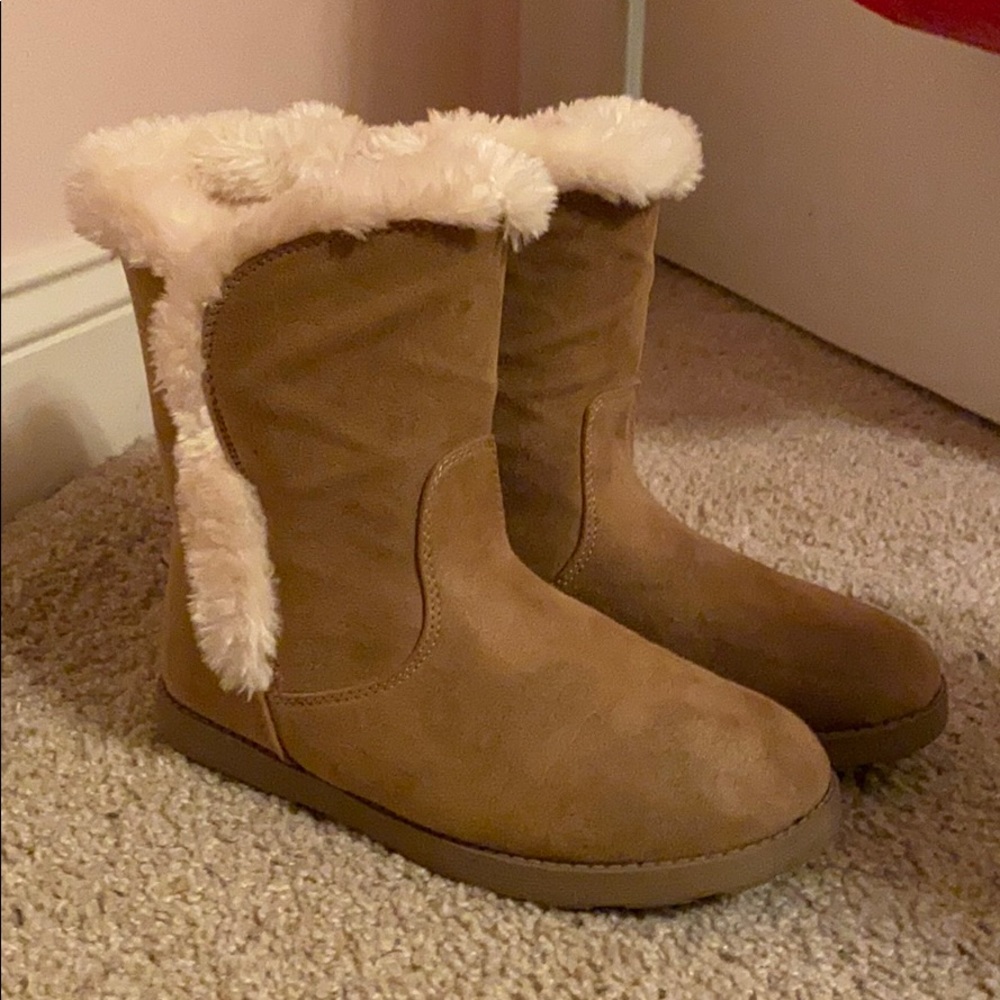 Brown and Cream fuzzy boots - Picture 2 of 6